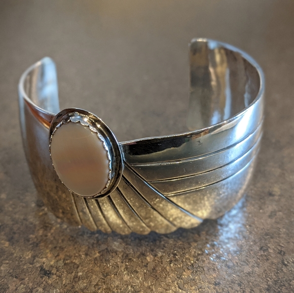 Antique, Navajo, STERLING SILVER MOP cuff bracelet - Picture 5 of 10